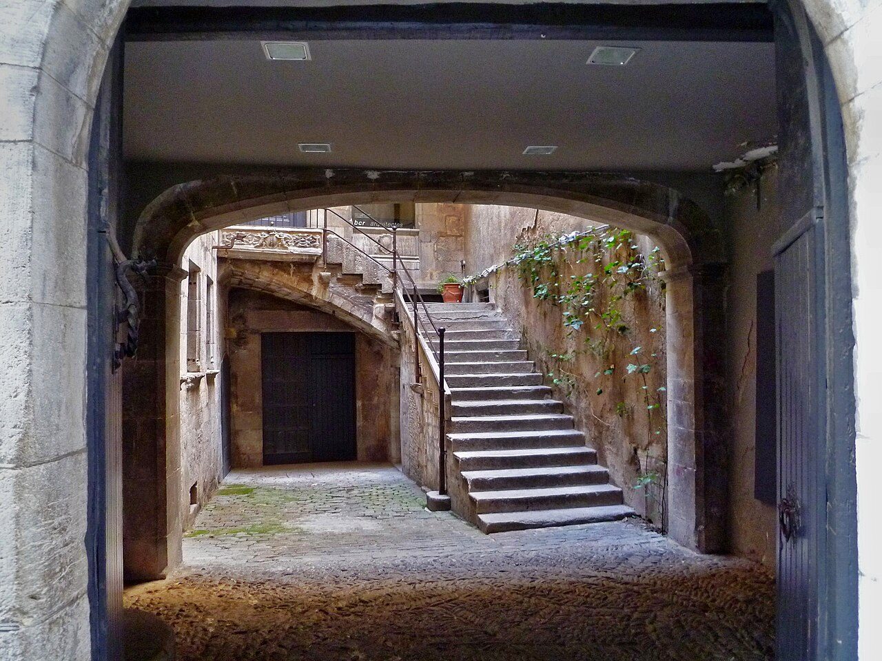 Las callejuelas del Call, el barrio judío que ver en Gerona.