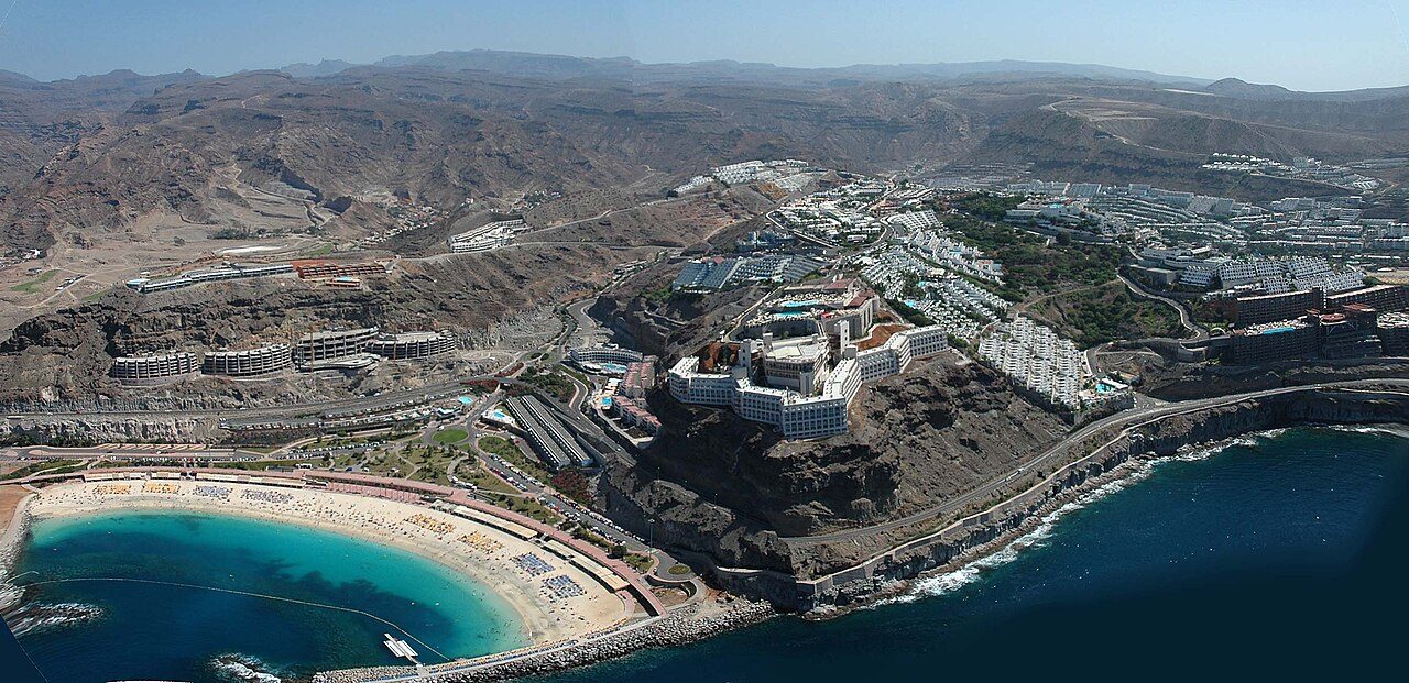 Playa de Amadores, uno de los imprescindibles que ver cerca de Puerto Rico de Gran Canaria