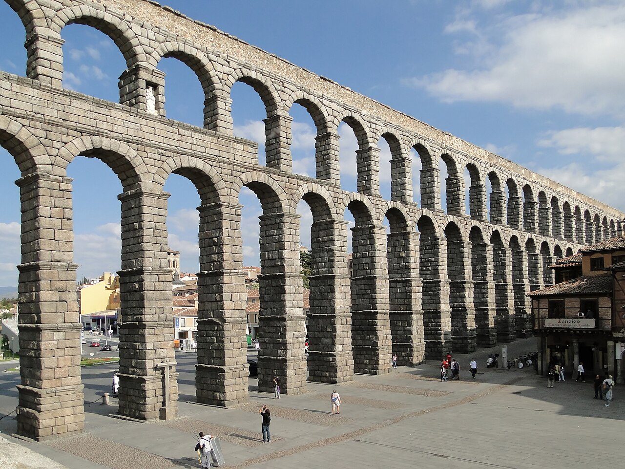 El acueducto de Segovia, una de las excursiones más populares cerca de Madrid