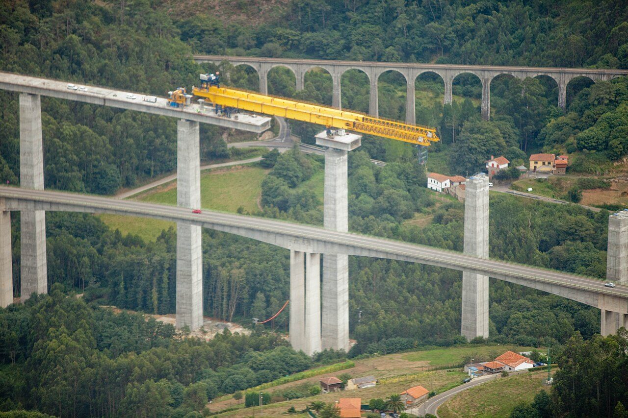 Los acantilados verdes de la costa asturiana, una de las mejores estampas de qué ver en Asturias