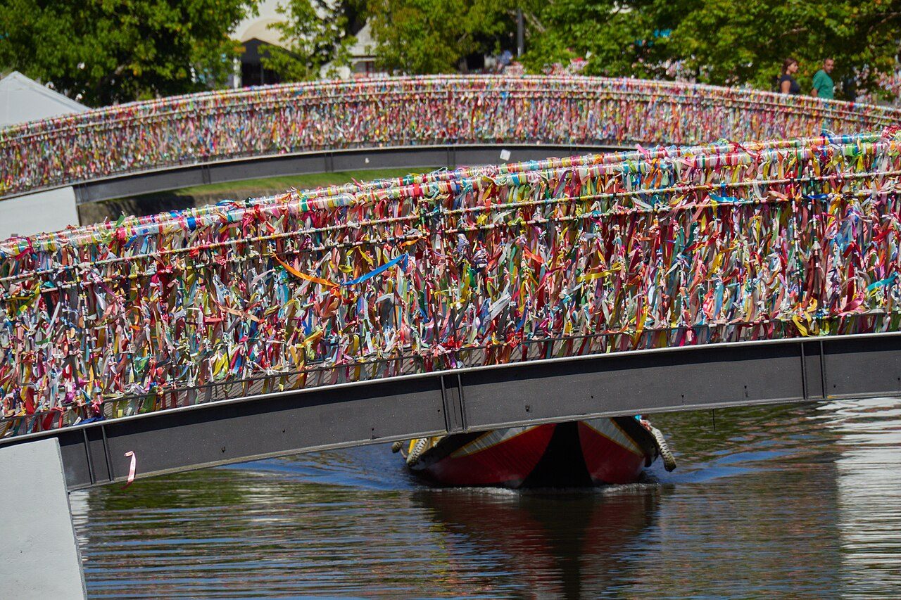 Canales y barcos moliceiros, protagonistas de los free tours en Aveiro