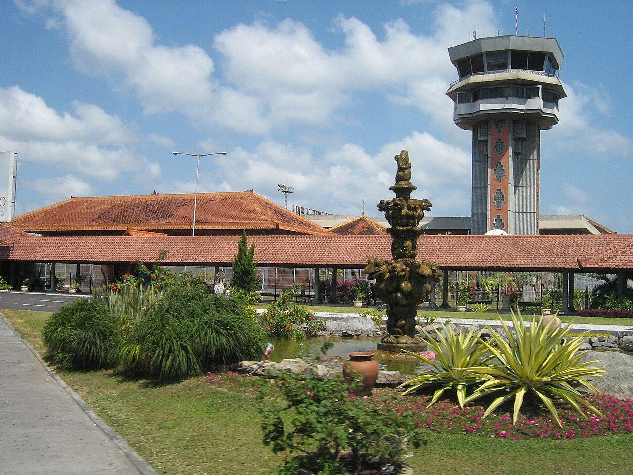 Traslados en Ubud: el trayecto desde el aeropuerto atraviesa arrozales y pueblos balineses.