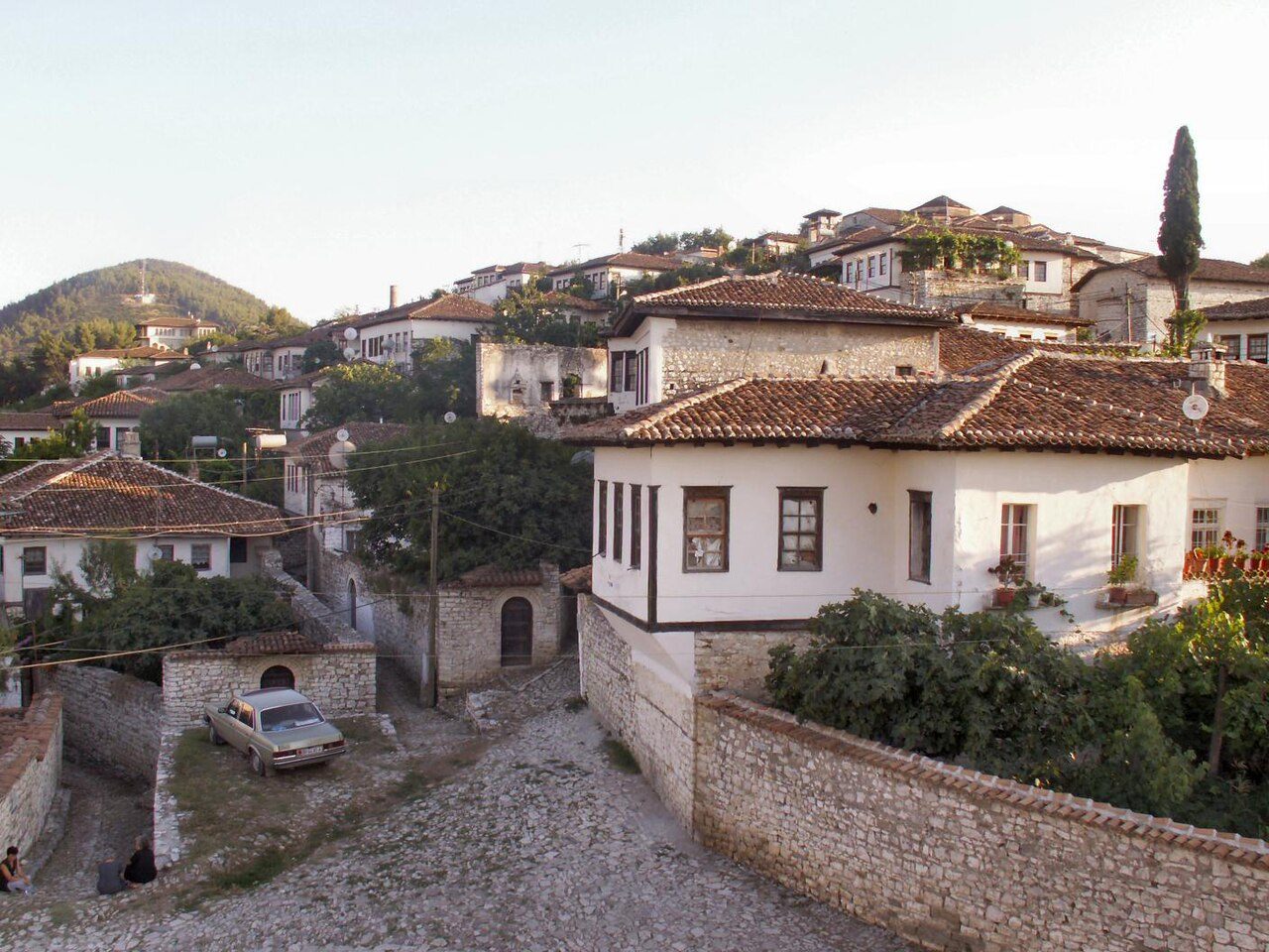Panorámica del barrio de Mangalem, imprescindible que ver en Berat