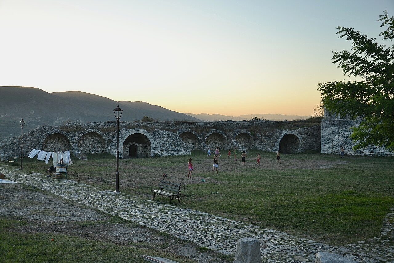 El Castillo de Berat, una de las pocas fortalezas habitadas de Europa