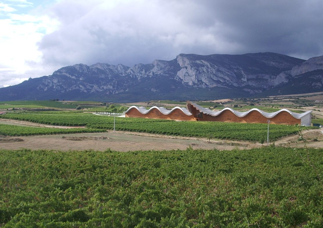 El impresionante edificio de las bodegas cerca de Laguardia, arquitectura del vino que ver en la Rioja Alavesa