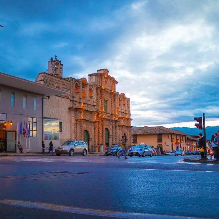 Visita guiada en Cajamarca por la Plaza de Armas y su catedral colonial