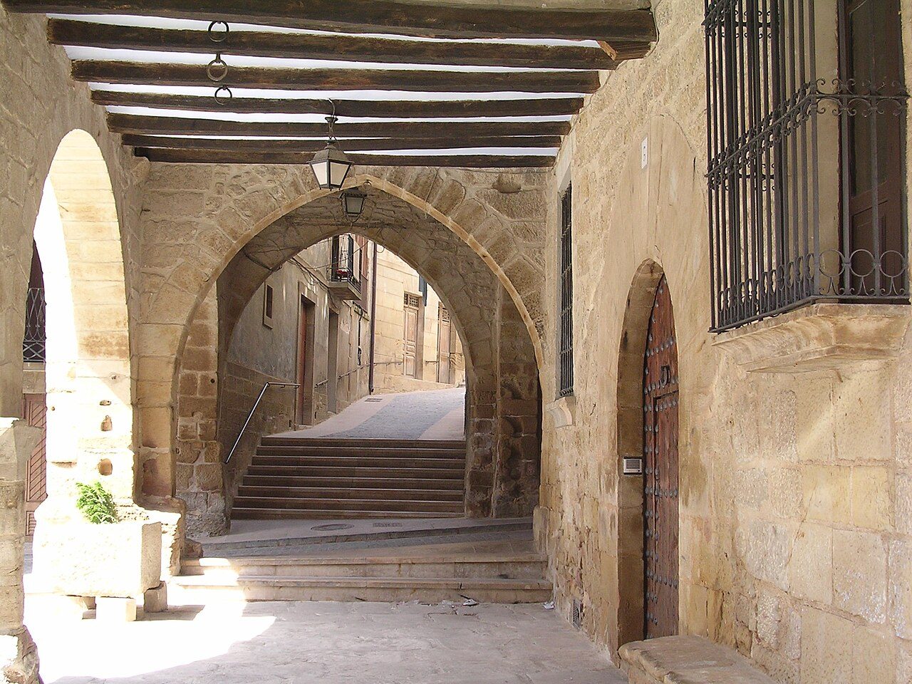 Callejuelas empedradas del casco histórico, lo mejor que ver en Calaceite