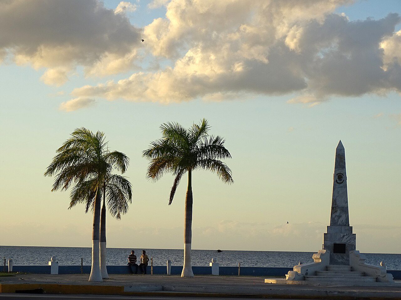 Atardecer en el Malecón de Campeche, uno de los mejores planes al final del día
