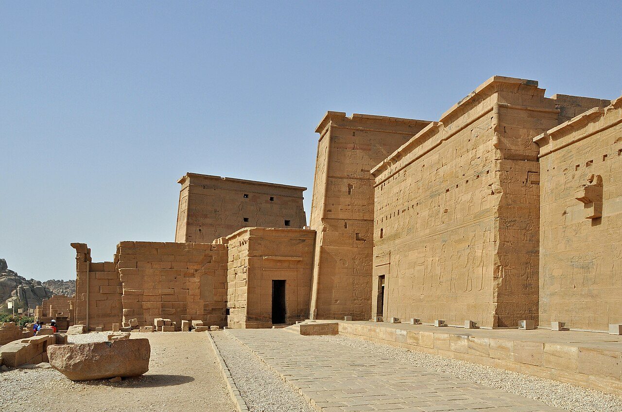 El Templo de Philae sobre su isla, una parada esencial en cualquier lista de qué ver en Asuán
