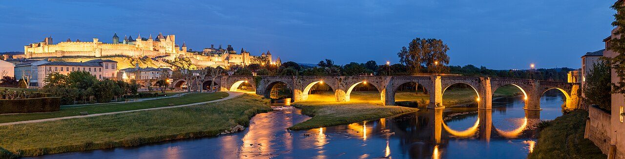 Vistas de la ciudadela desde el Puente Viejo, uno de los mejores miradores de Carcasona
