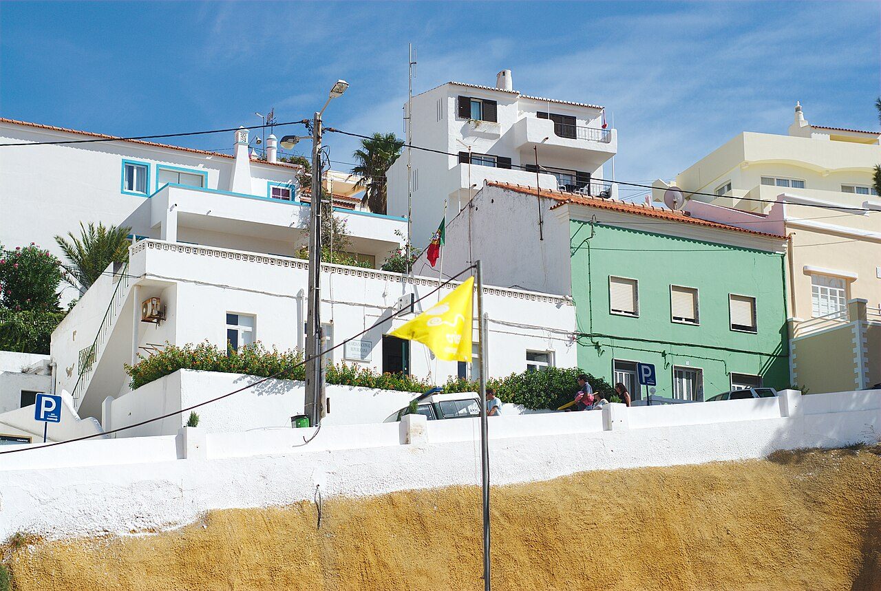 Vistas del pueblo de Carvoeiro, uno de los más bonitos del Algarve