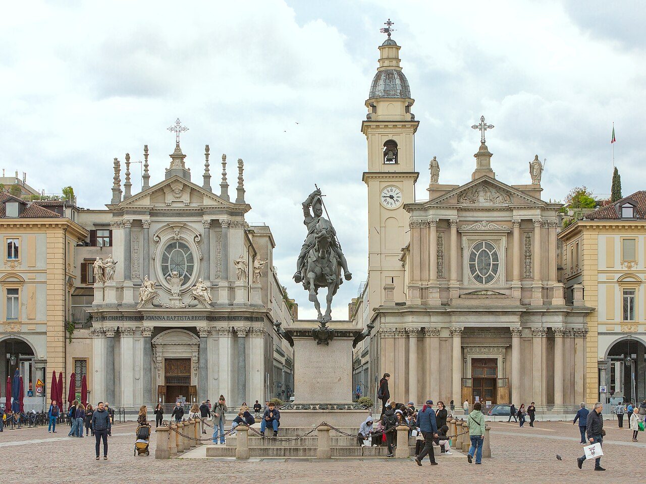 Piazza San Carlo, el elegante salón de la ciudad y parada obligada de qué ver en Turín