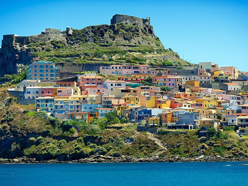 Excursiones de un día en Castelsardo, punto de partida ideal para recorrer el norte de Cerdeña.