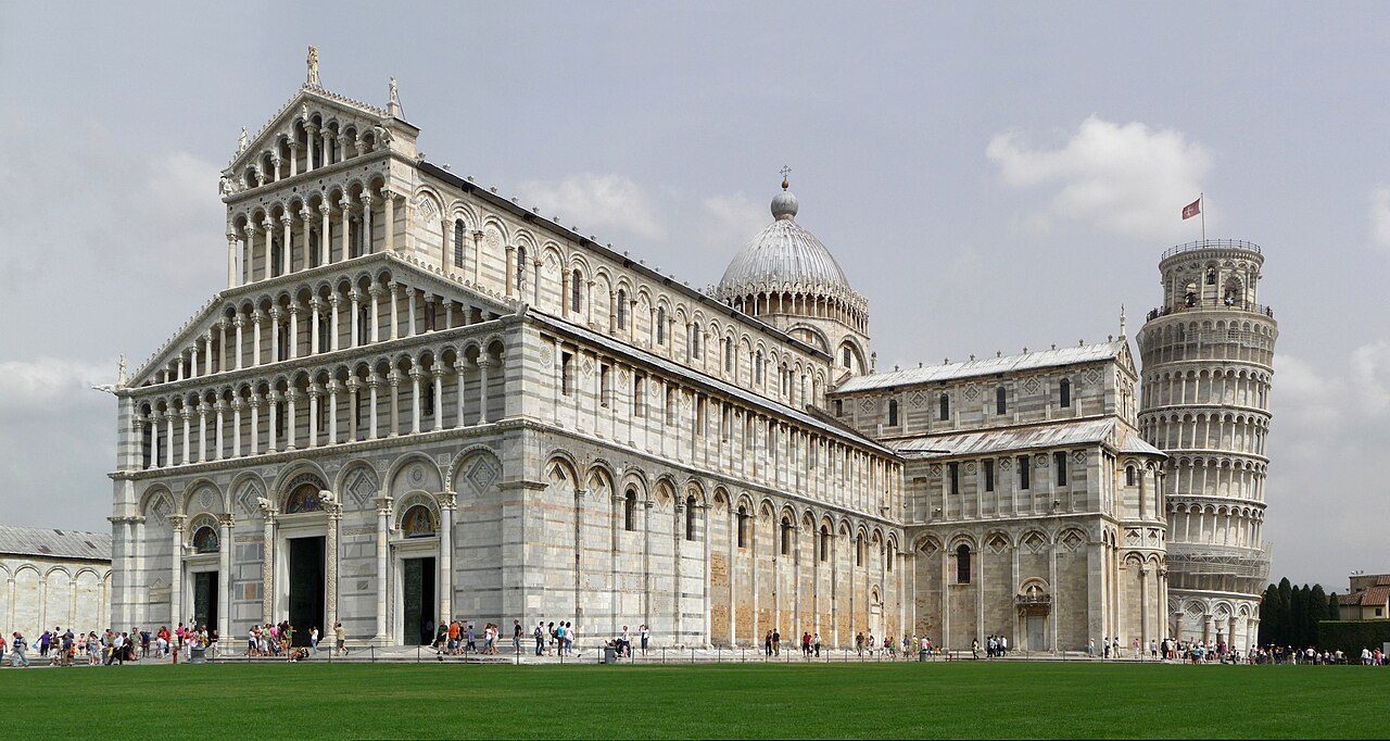 La Catedral y el Baptisterio, imprescindibles que ver en Pisa
