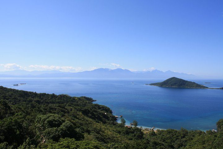 Cayos Cochinos, una de las mejores excursiones que ver en Roatán y alrededores