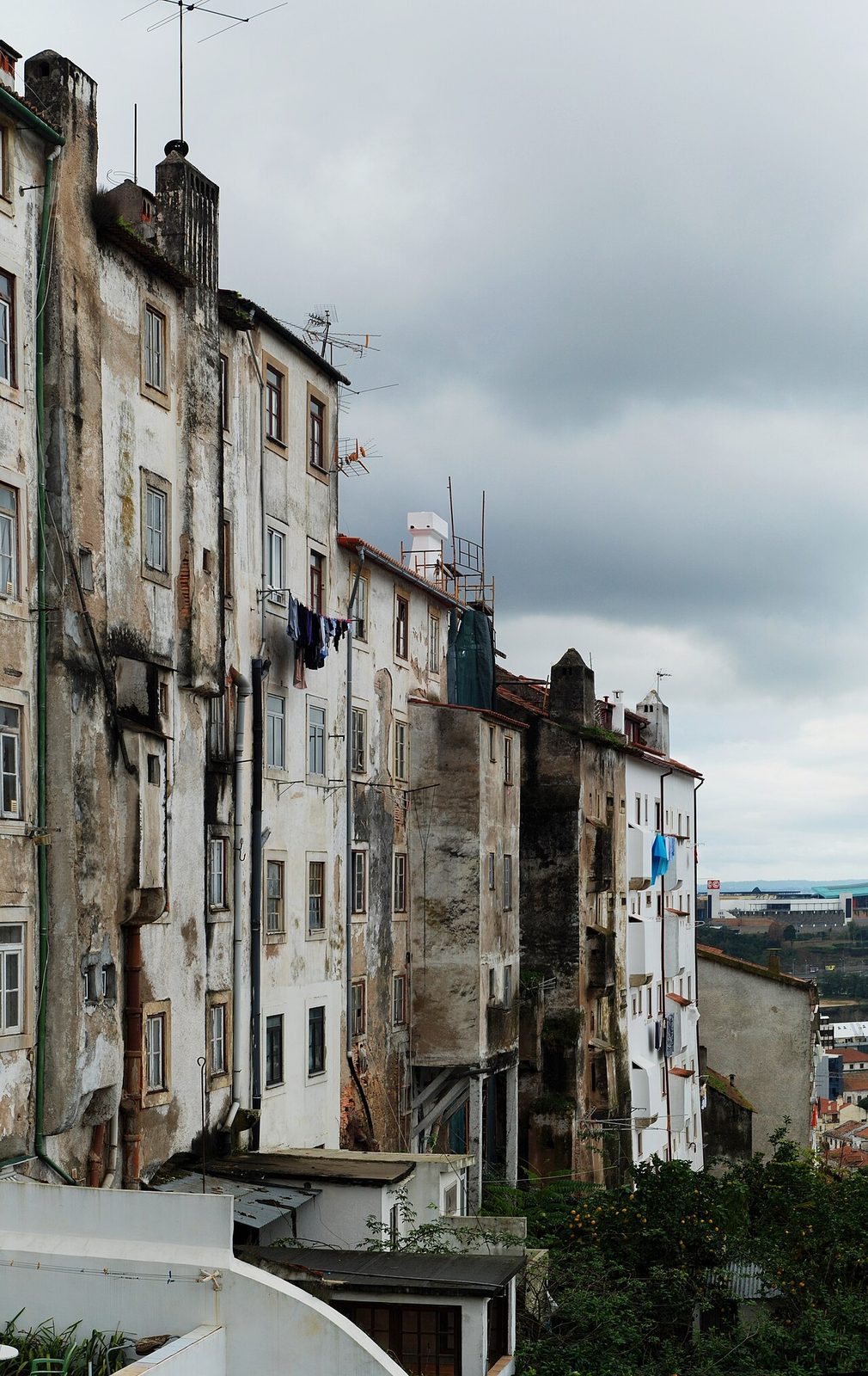 Vista de Coímbra sobre el río Mondego, punto de partida para descubrir qué ver en la ciudad