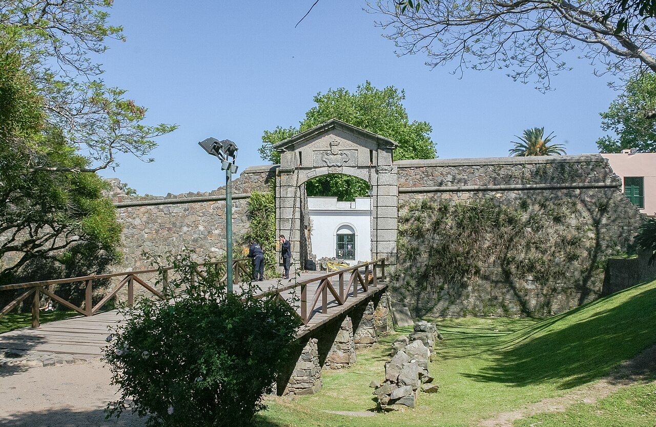 Recorrer el Barrio Histórico es lo mejor de las visitas guiadas en Colonia Sacramento.