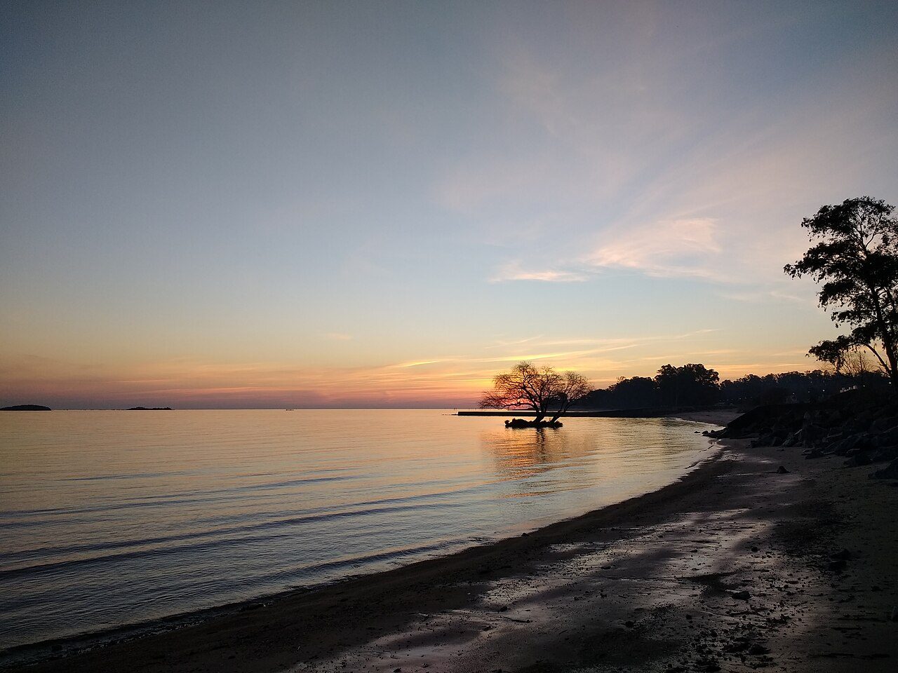 Atardecer sobre el Río de la Plata, uno de los planes gratis que ver en Colonia Sacramento