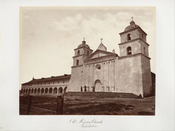 El Castillo de Santa Bárbara sobre el volcán de Guanapay, mirador de Teguise