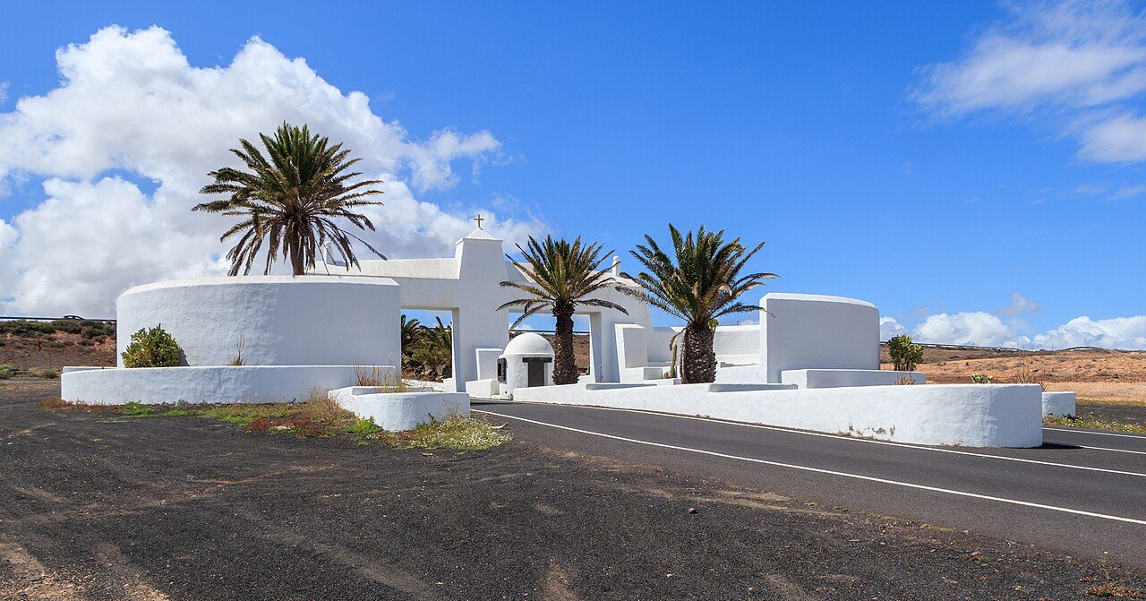 Vista de la costa de Costa Teguise, base ideal para descubrir Lanzarote