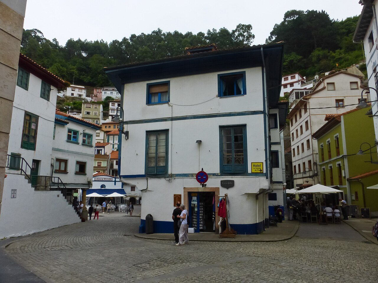 La Plaza de la Marina, el anfiteatro de casas de colores de Cudillero