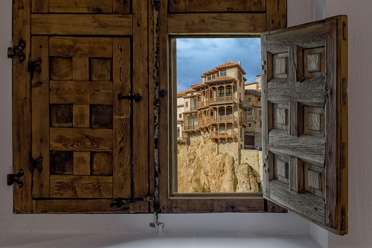 Vistas de las Casas Colgadas durante un free tour en Cuenca
