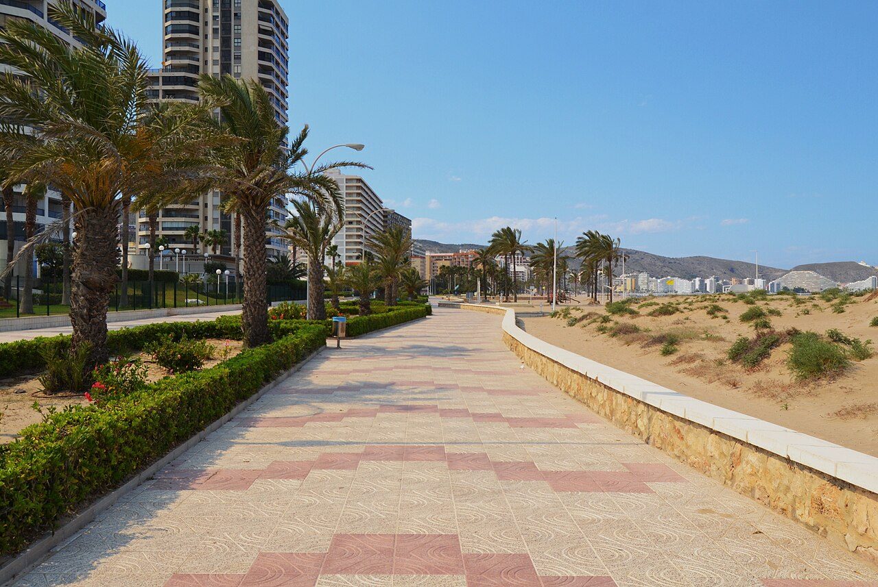 El paseo marítimo, una de las cosas imprescindibles que ver en Cullera