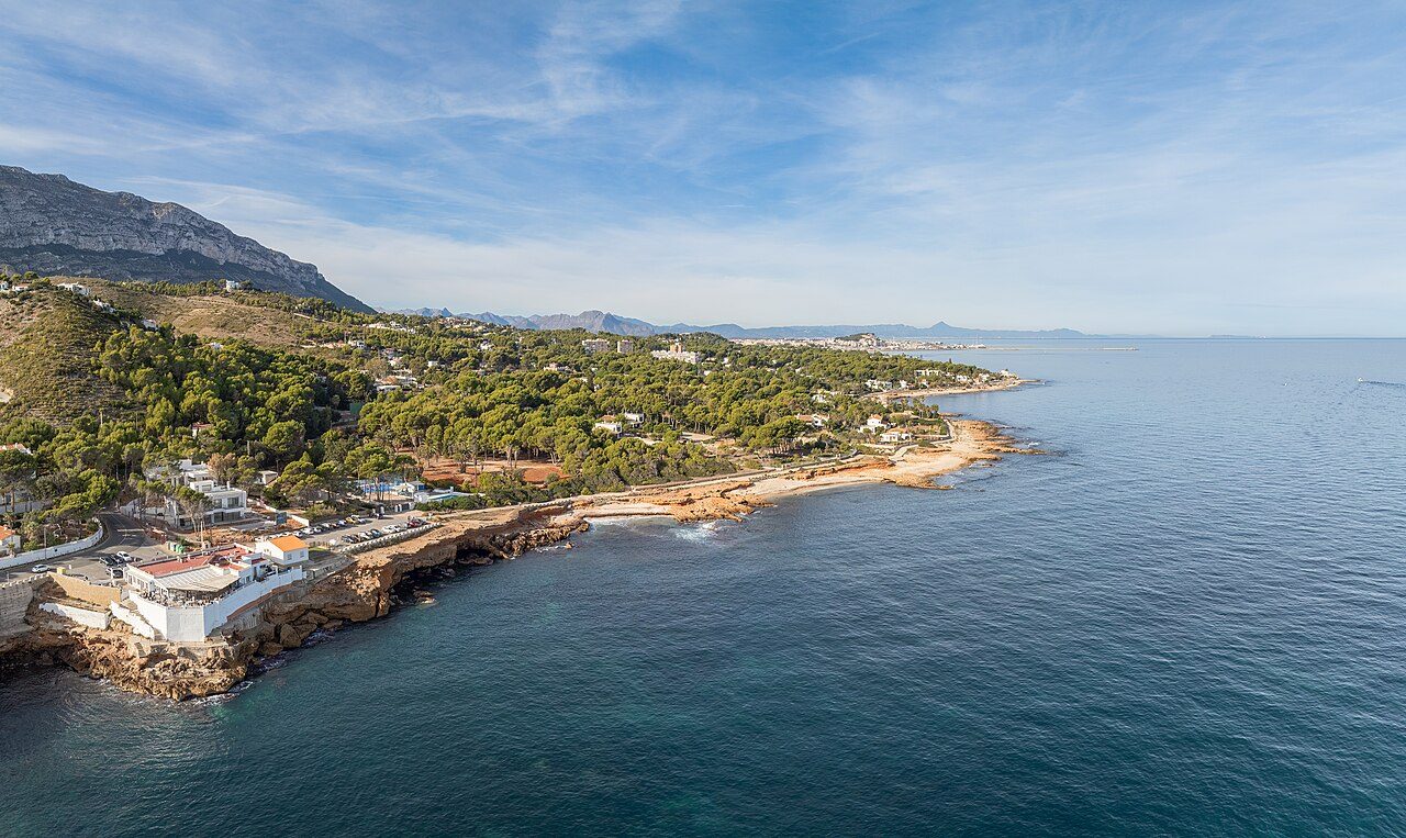 Las playas de arena dorada de Les Marines, perfectas para ir en familia
