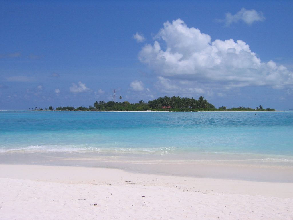 Playas de arena blanca en Dhiffushi, imprescindibles que ver en la isla