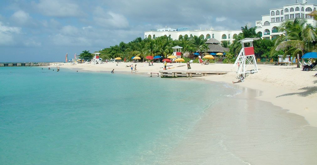 Doctor's Cave Beach, una de las playas imprescindibles que ver en Bahía Montego