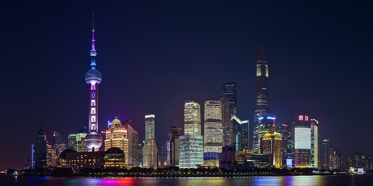 El skyline de Pudong desde el río, la primera imagen que buscas al ver qué hacer en Shanghái
