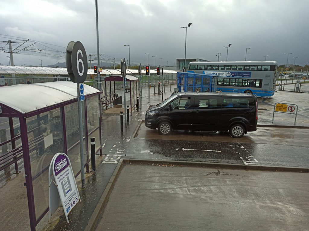 Traslados en Edimburgo: del aeropuerto al corazón de la ciudad sin complicaciones.