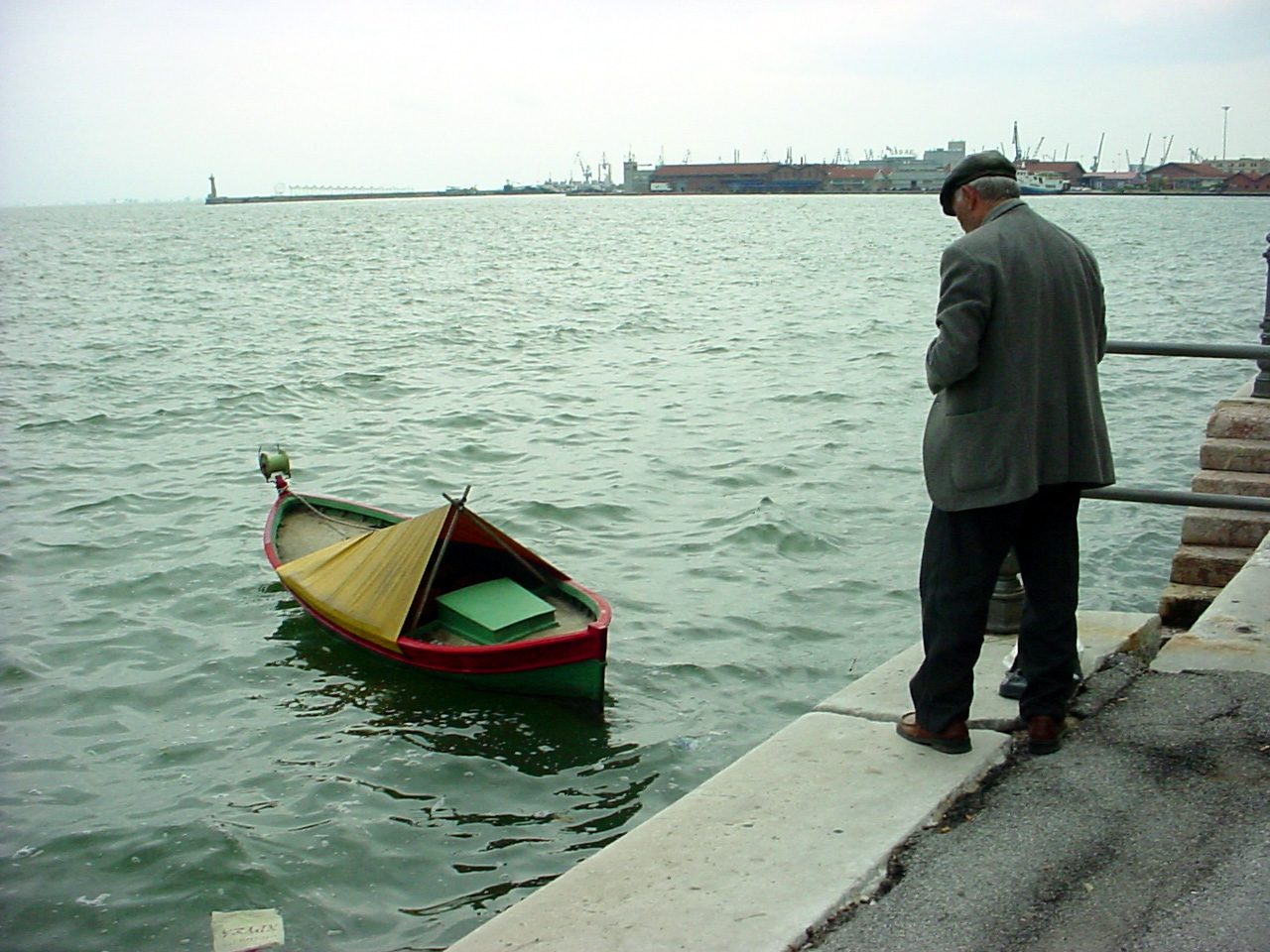 El pueblo de El Golfo, ideal para comer pescado fresco cerca de Tinajo