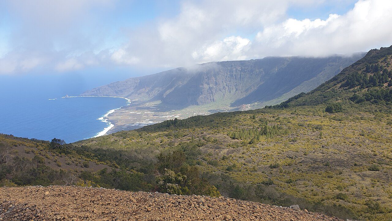 Qué ver cerca de Valverde: el valle de El Golfo desde el Mirador de la Peña