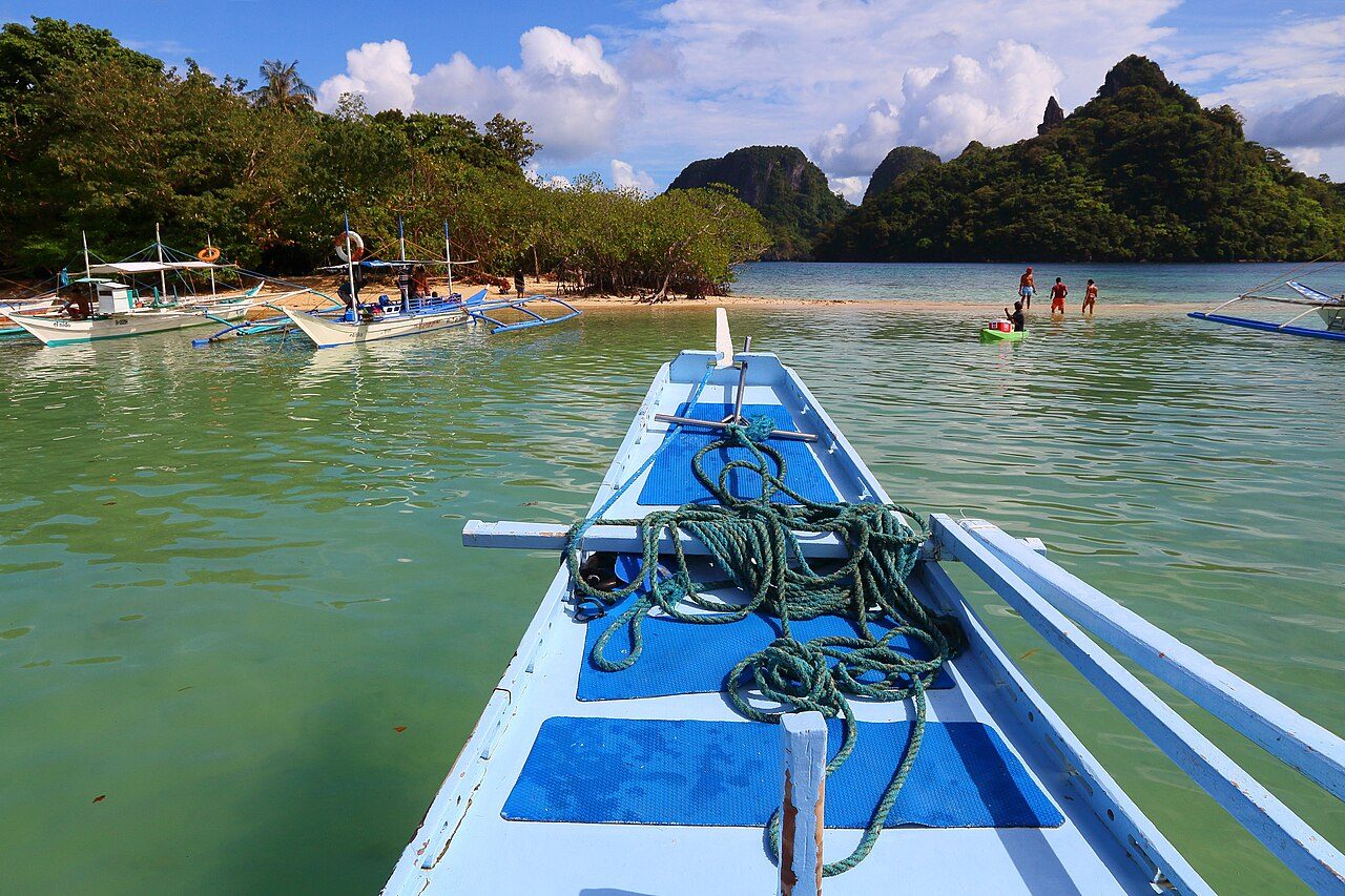 Island hopping en barco, la mejor manera de ver El Nido