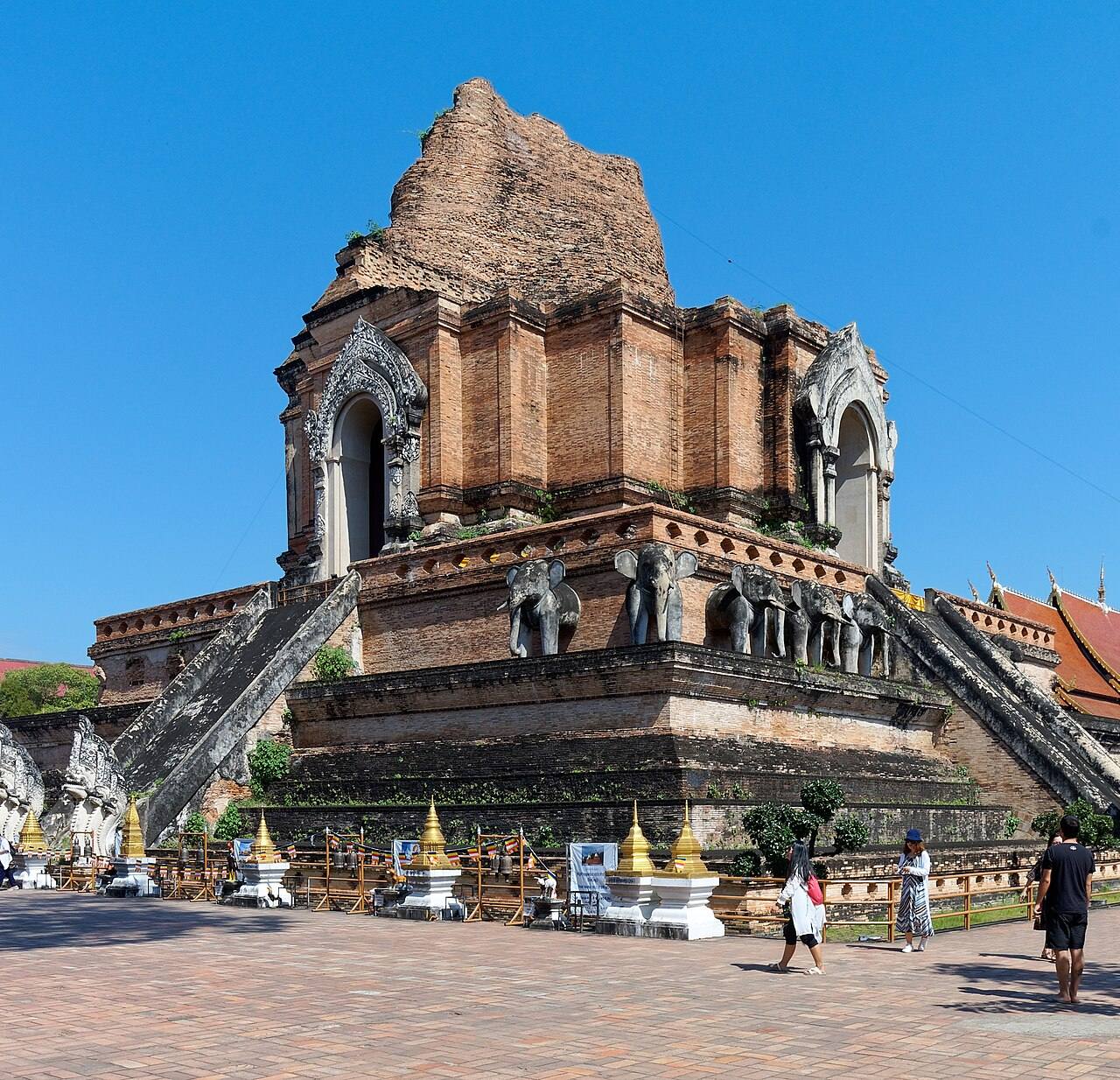 El Wat Chedi Luang, uno de los templos imprescindibles que ver en Chiang Mai