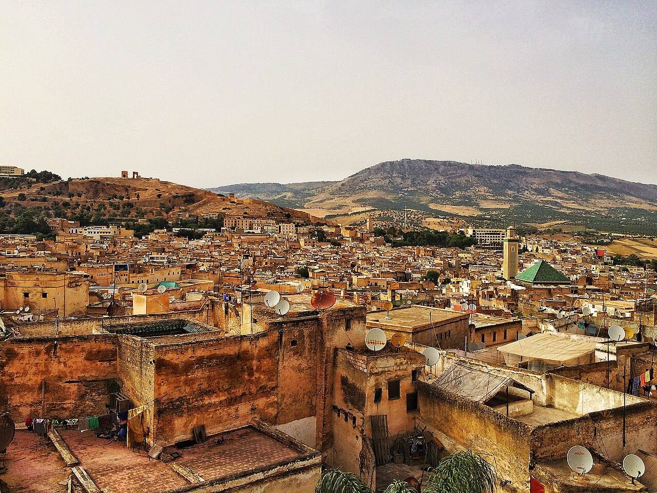 Vistas panorámicas de la medina desde uno de los miradores que ver en Fez