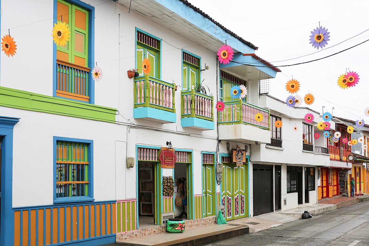 Calles de colores de Filandia, uno de los pueblos más bonitos del Eje Cafetero