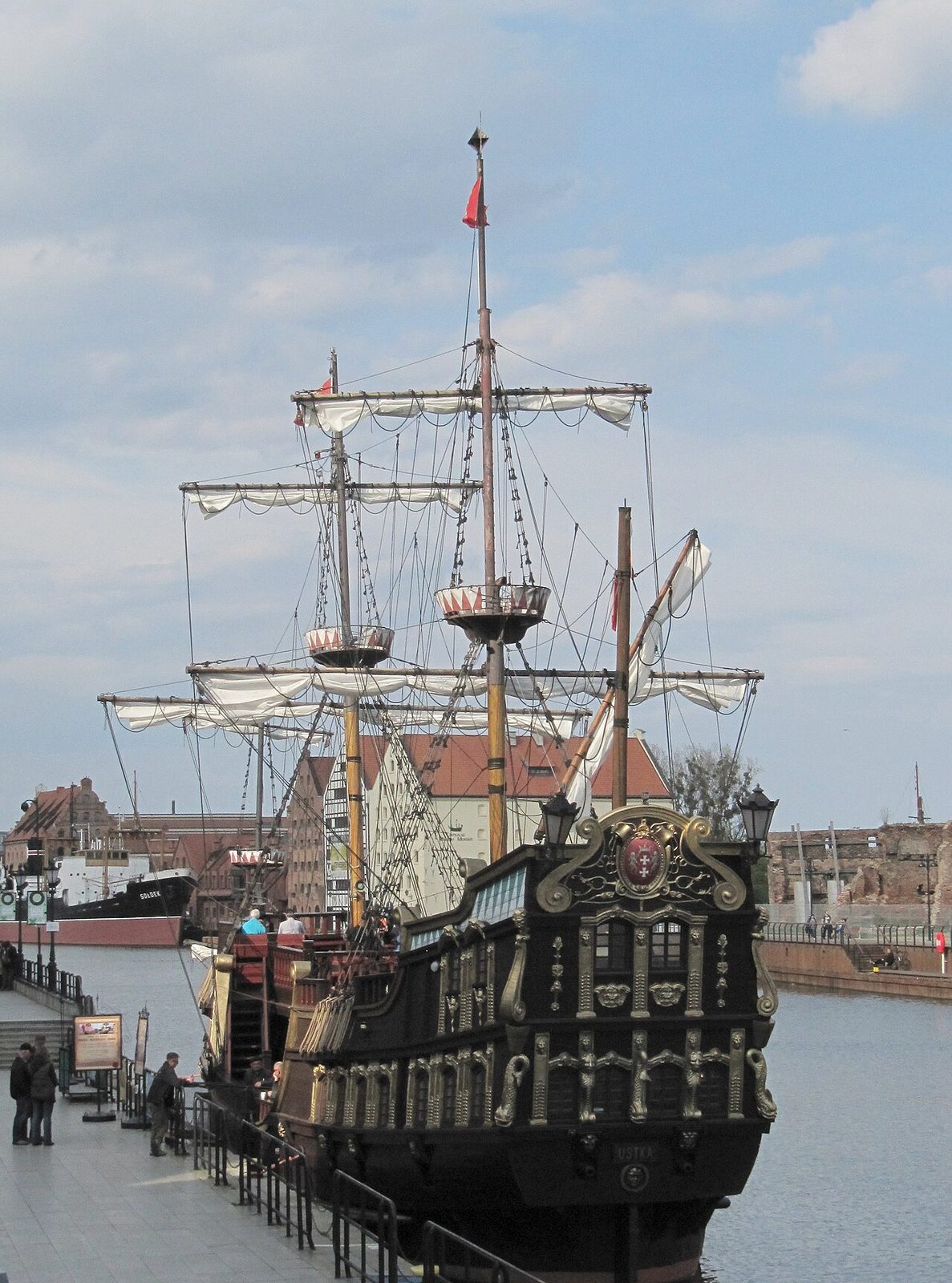 La grúa medieval junto al río Motława, imprescindible que ver en Gdansk