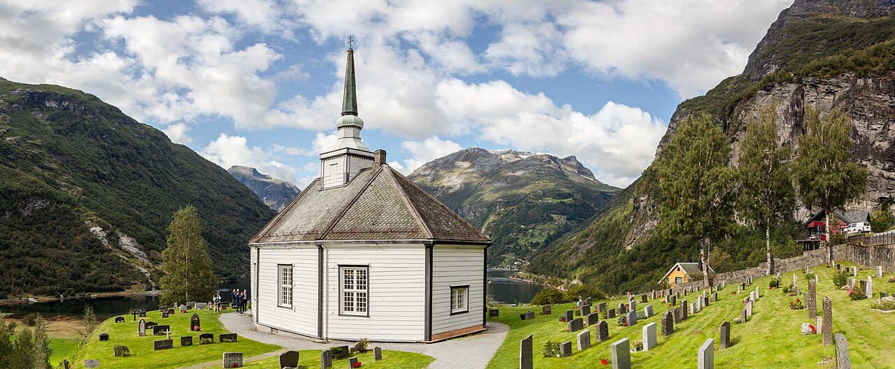 Vistas del fiordo de Geiranger, uno de los lugares imprescindibles que ver en Noruega