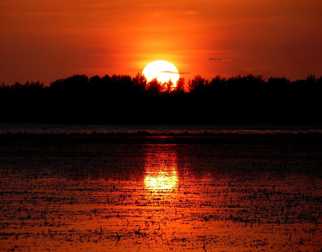 Los atardeceres frente al volcán son uno de los grandes reclamos de Gili Air