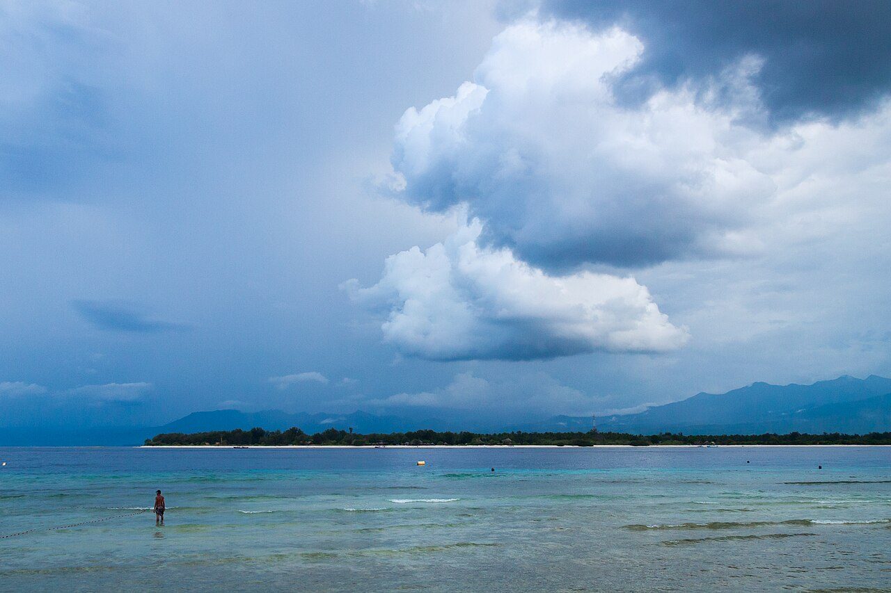 Aguas turquesa en las islas Gili, uno de los grandes atractivos de las excursiones de un día en Lombok