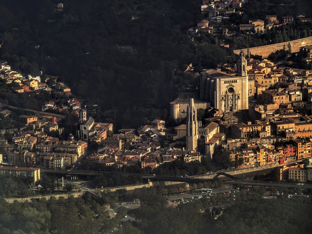 Excursiones de un día en Lloret de Mar: las casas de colores de Girona sobre el río Onyar.
