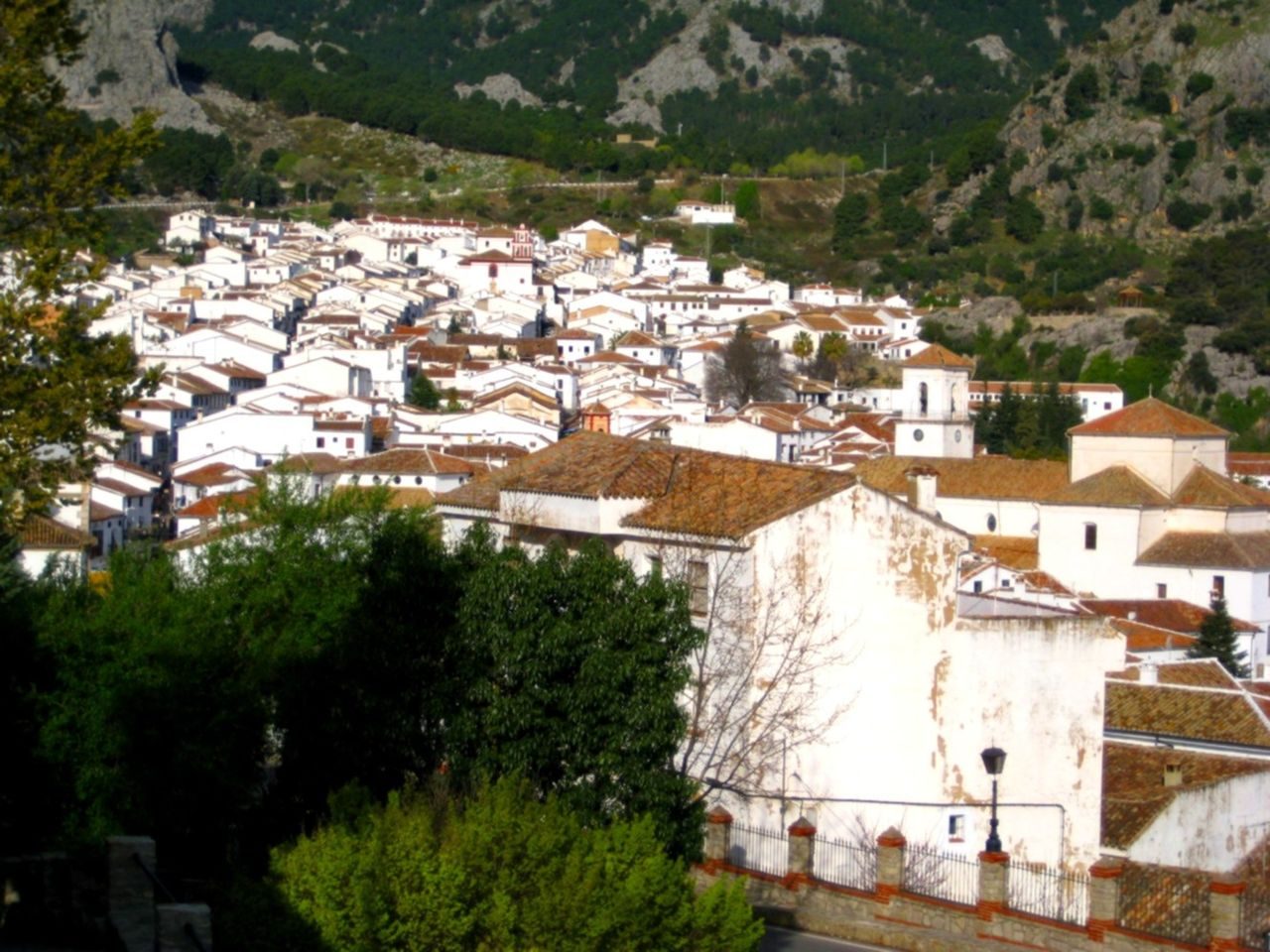 Callejuelas encaladas de Grazalema, uno de los pueblos blancos más bonitos de Andalucía