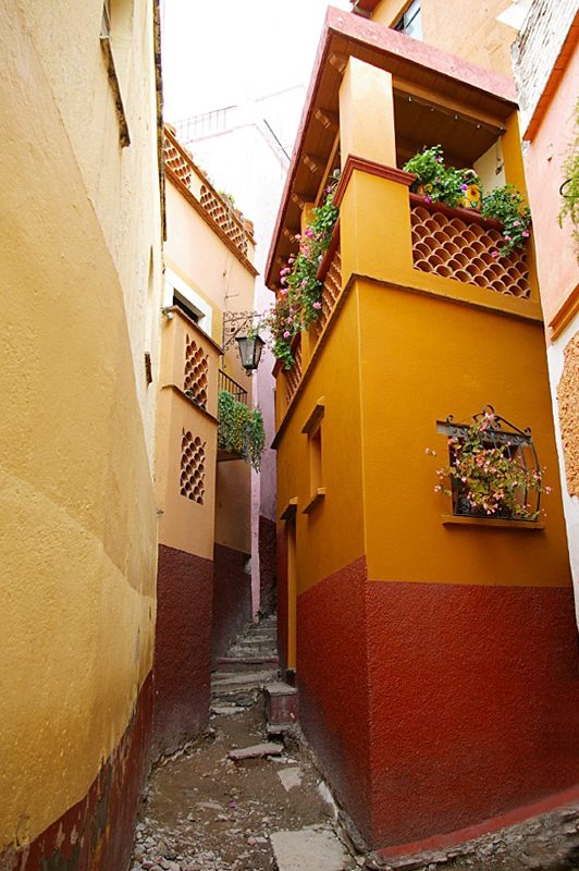 Callejones coloridos del centro histórico en una visita guiada en Guanajuato