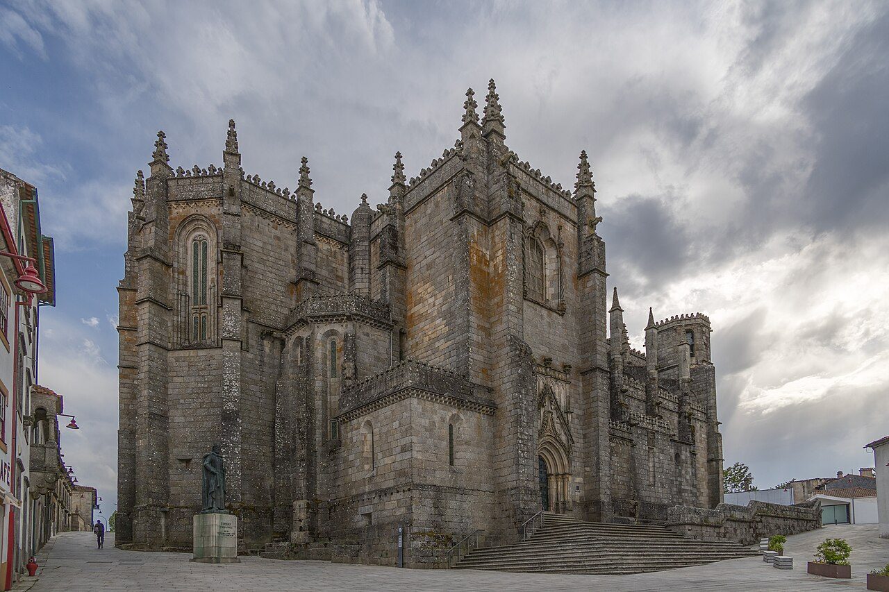 La catedral de granito, parada obligada de qué ver en Guarda