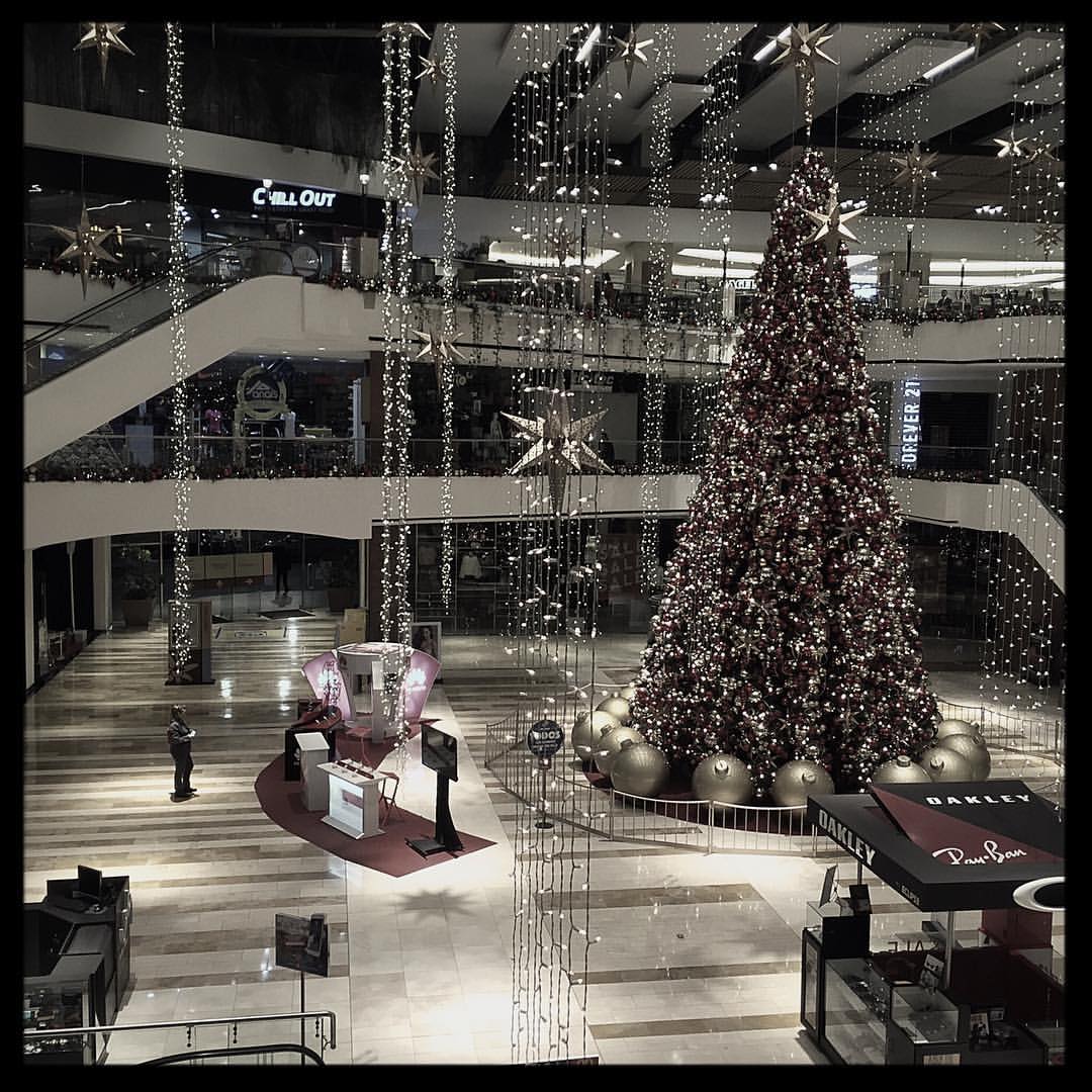 Ambiente navideño en Ciudad de Guatemala durante la temporada seca