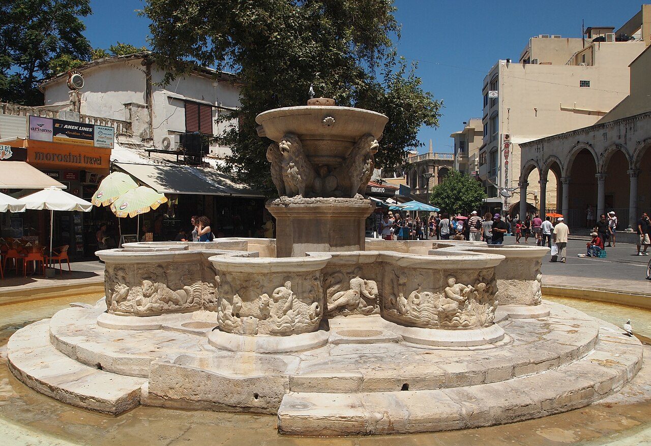 La Fuente Morosini o de los Leones, símbolo de qué ver en Heraklion