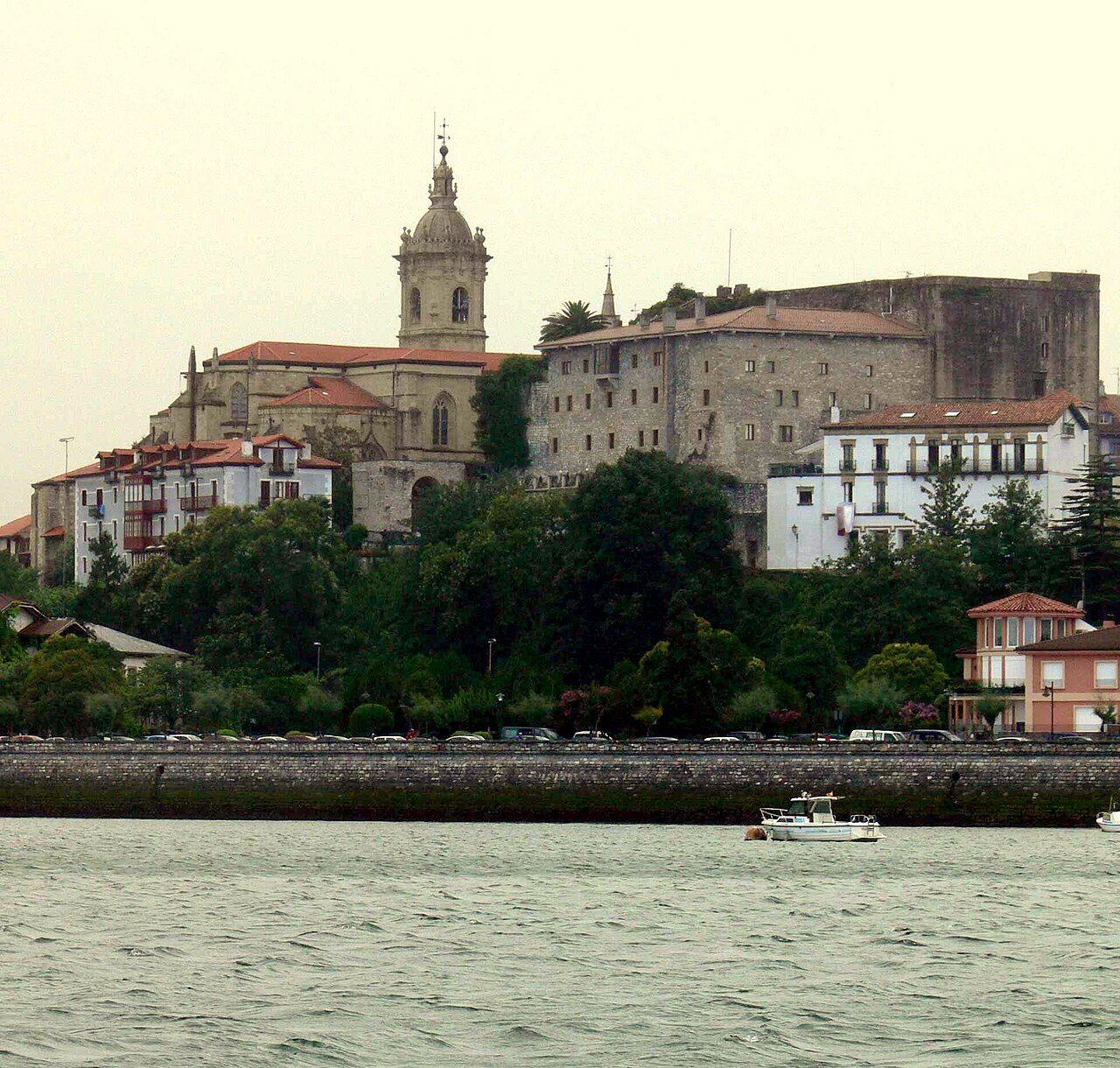 Vista del casco antiguo de Hondarribia, uno de los imprescindibles que ver en el pueblo