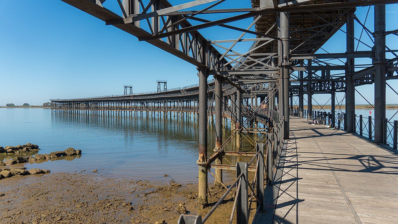 Tours y visitas guiadas en Huelva junto al histórico Muelle del Tinto